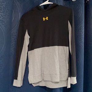 Under Armor Youth Large tee